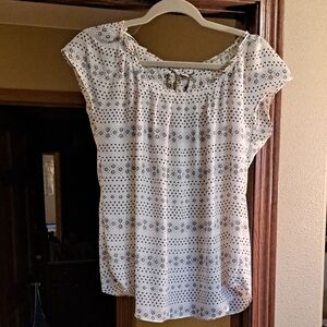 LC Lauren Conrad White Blouse with Black Geometric Print